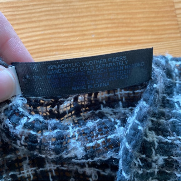 Lane Bryant Distressed Knit Shaw - Picture 7 of 15